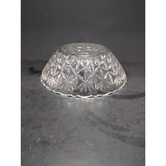 Clear Pressed Glass Serving Bowl, 10" Glass Bowl,‎ Tableware, Vintage Glassware - Picture 7 of 10